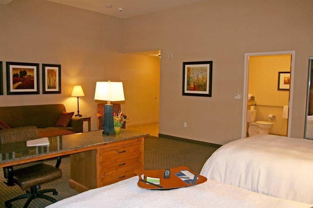Hampton Inn & Suites Буффало Номер фото
